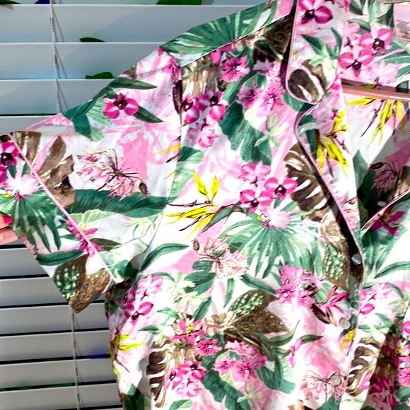 Victoria’s Secret tropical pink print sleep top - Picture 2 of 7